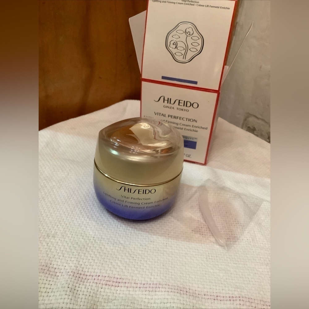 Shiseido Vital Perfection Uplifting and Firming Cream Enriched​​​​​​​